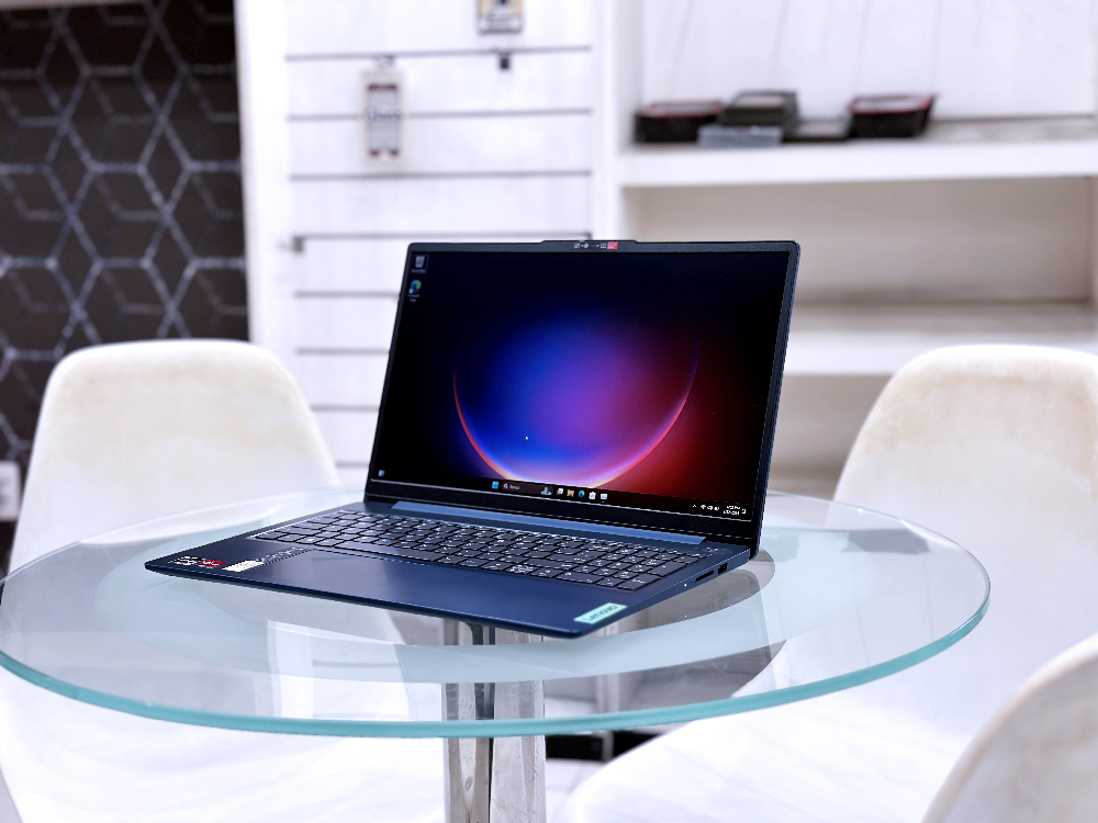 Lenovo IdeaPad Slim 3 15ABR8