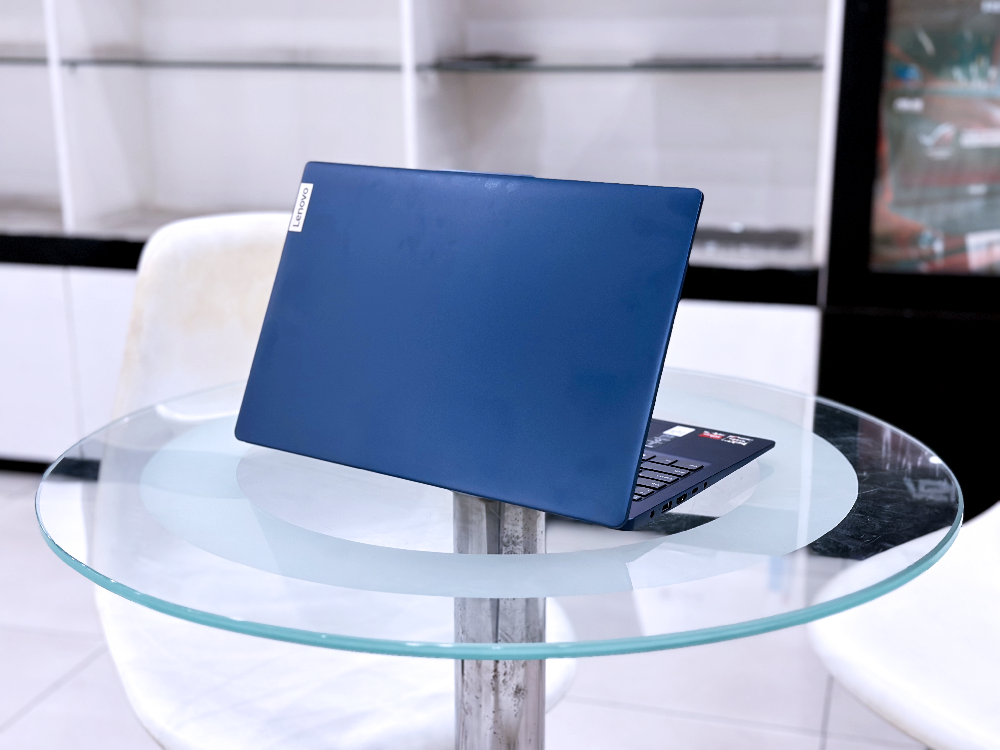 Lenovo IdeaPad Slim 3 15ABR8