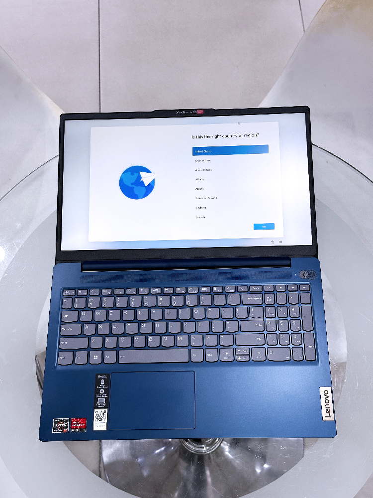 Lenovo IdeaPad Slim 3 15ABR8